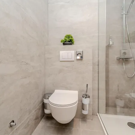 Kolovare Luxury شقة