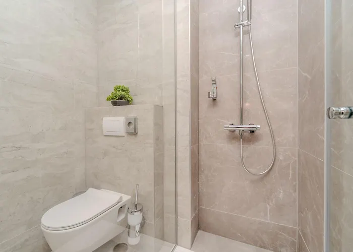 Kolovare Luxury 公寓